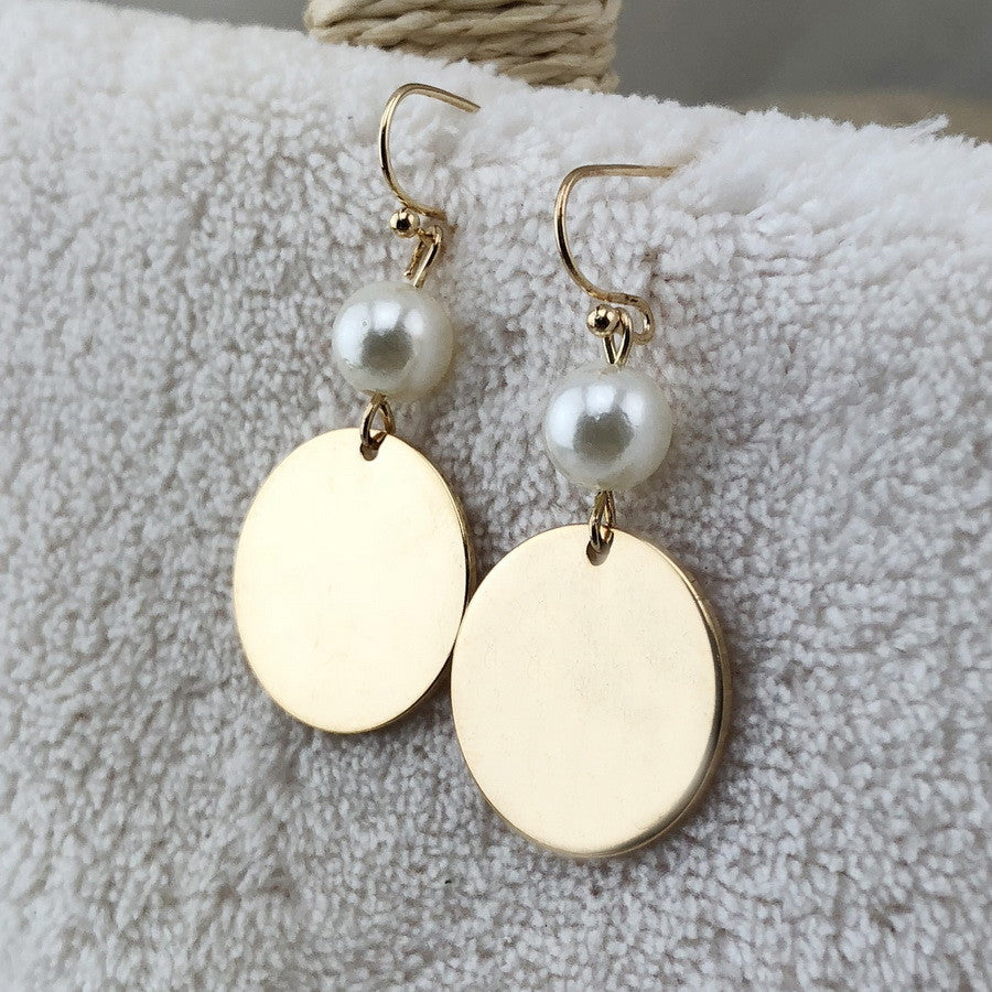 Circle Pendant Earrings with Pearl Gold